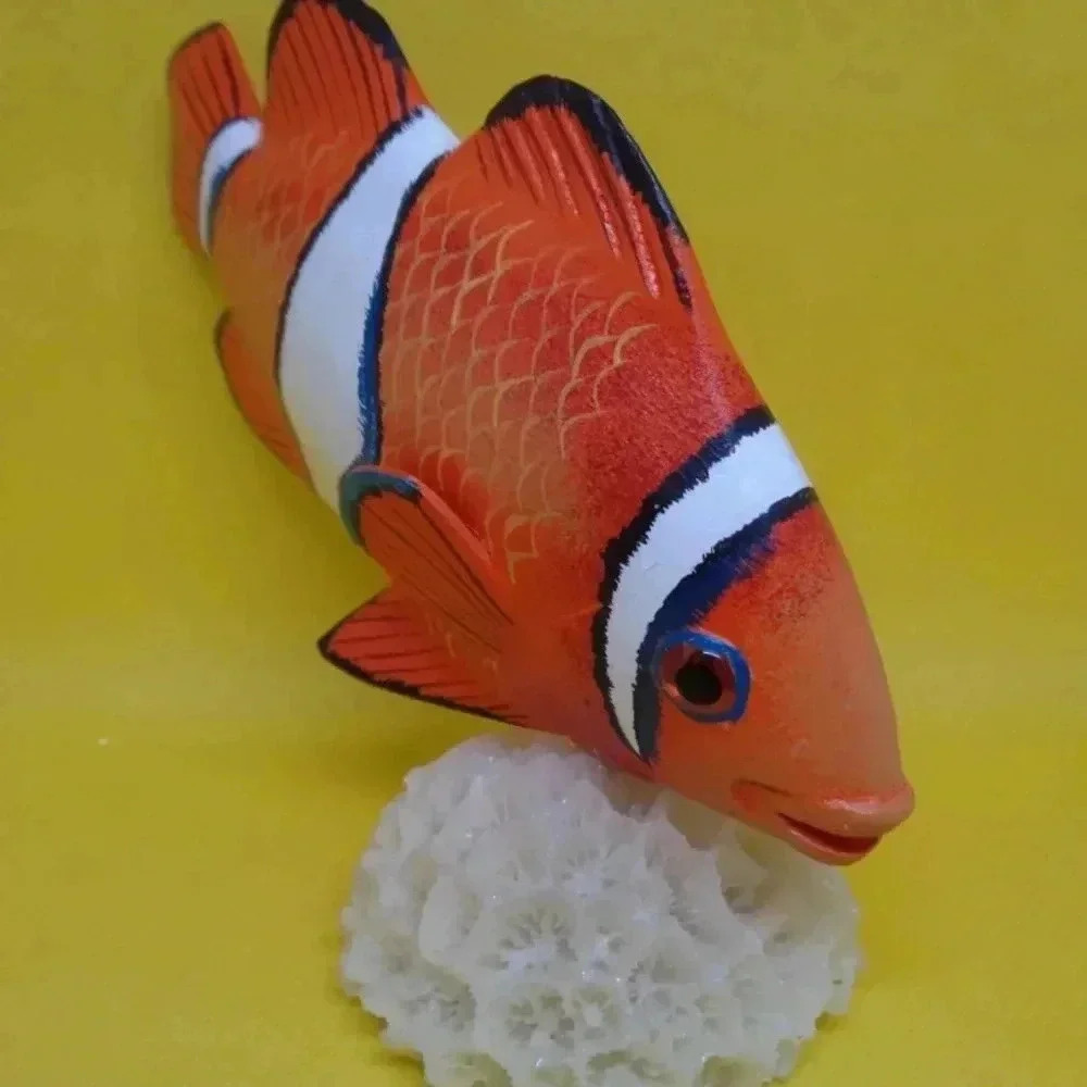 Tropical wood clown fish on faux coral - Picture 3 of 9